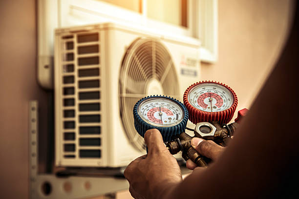 Professional Emergency Hvac technician working in Harvey, ND